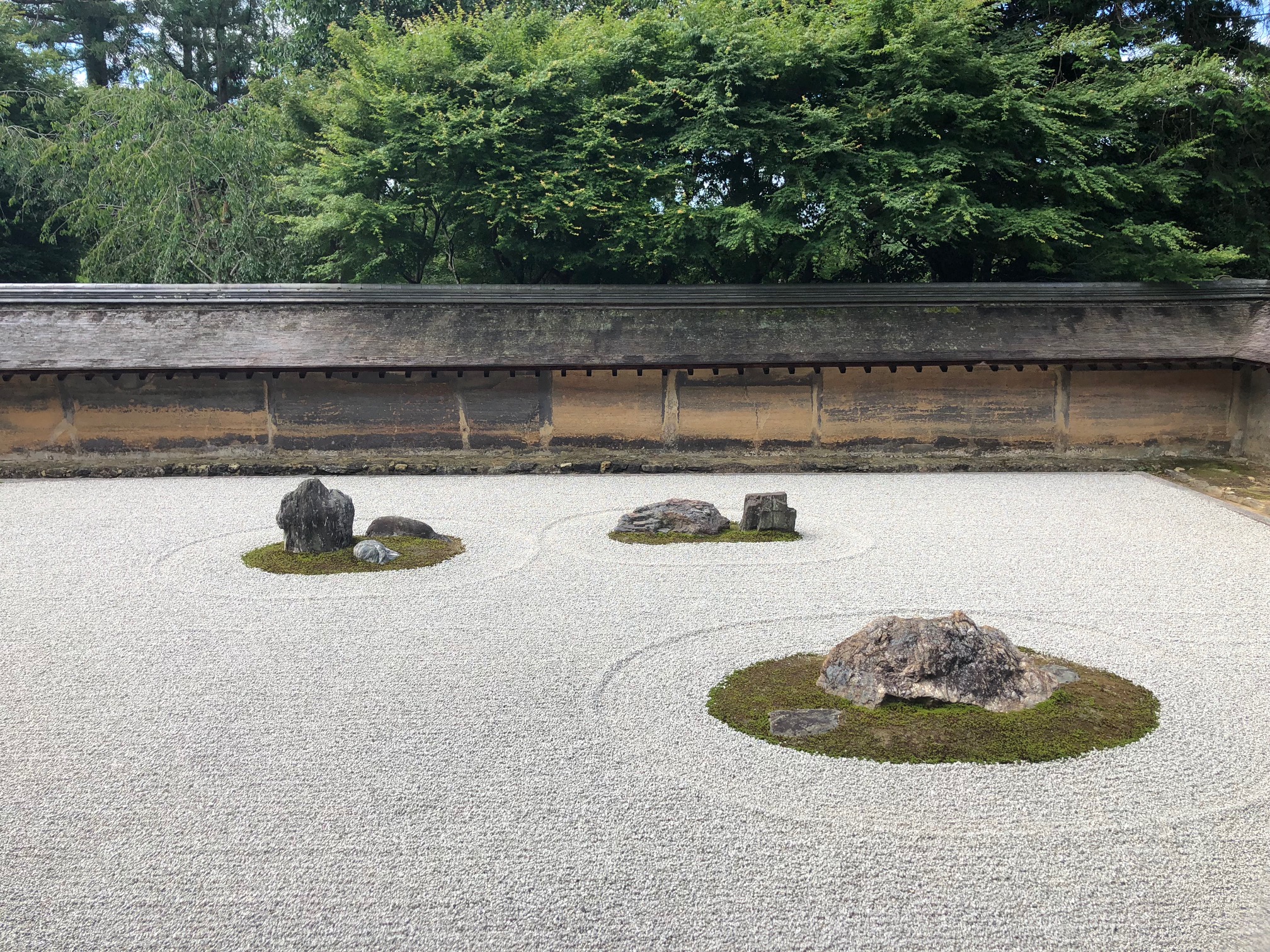 Сад храма Рёандзи в Киото Японии
